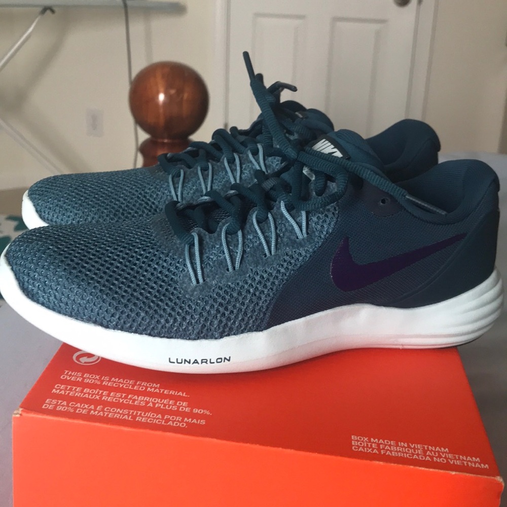 Brand new Women Nike Lunar Apparent